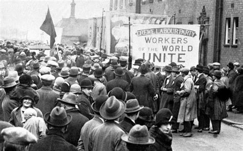  La Grève Générale de 1926 :  Une Crise Sociale Sans Précédent Confrontant le Royaume-Uni à un Défi Existentiel